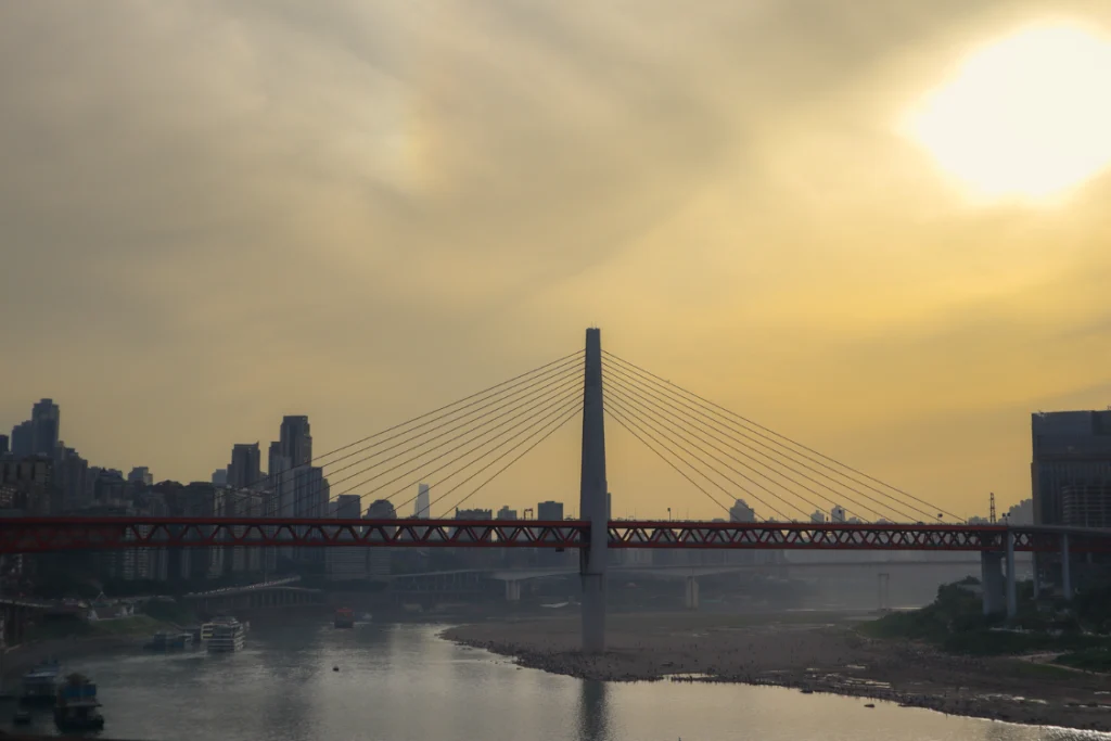 Roteiro de Chongqing: 12 coisas para fazer na cidade cyberpunk da China (+mapa) 6 Vista da praça Chaotianmen