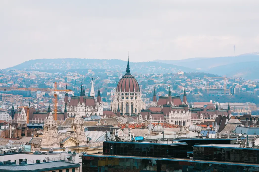 11 experiências mágicas para viver em Budapeste no inverno (que vão adorar!) 1 Budapeste no inverno Parlamento da Hungria