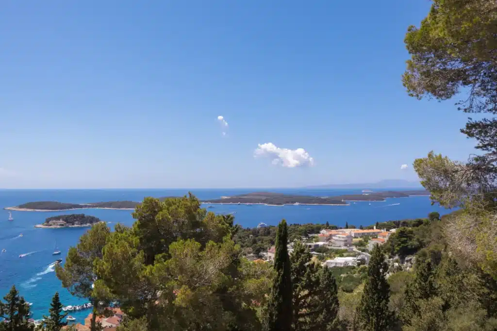 Como ir de Split para Hvar de forma simples (com ou sem carro) 13 Ilhas Pakleni em Hvar