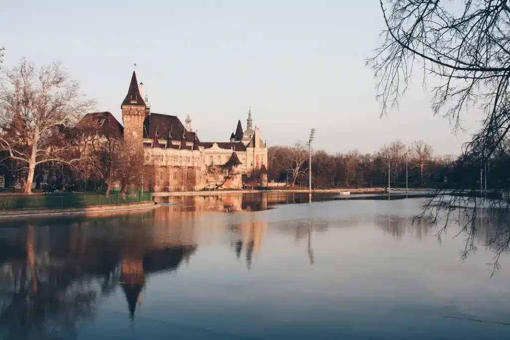 11 experiências mágicas para viver em Budapeste no inverno (que vão adorar!) 6 Parque da cidade em Budapeste