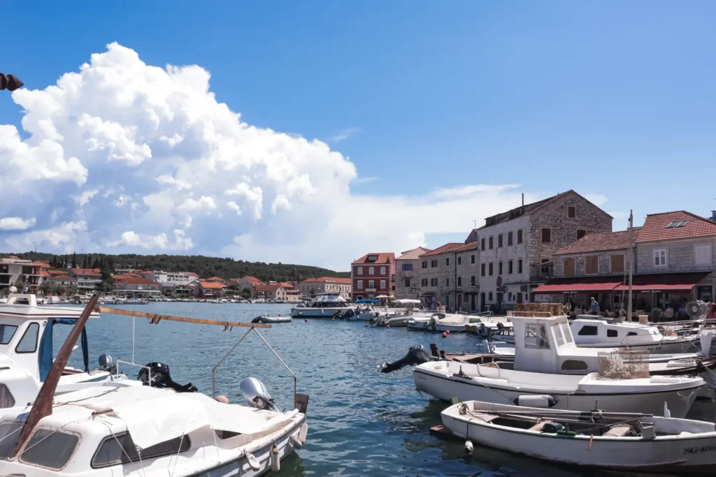 Como ir de Split para Hvar de forma simples (com ou sem carro) 16 Porto em Hvar