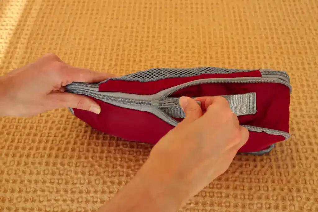 Review das bolsas organizadoras da Travel Dude (2026): valem a pena? (+código de desconto) 2 Bolsas organizadoras da Travel Dude Opção de compressão
