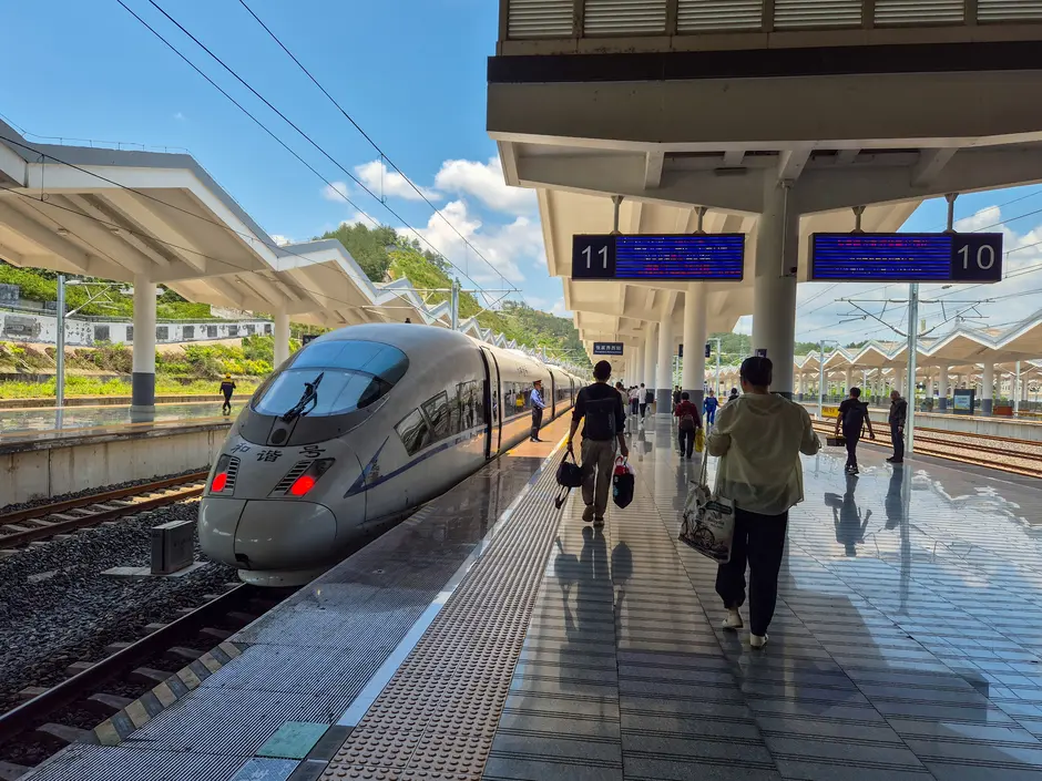 Viajar pela China: 35+ dicas indispensáveis antes da partida 21 Como comprar bilhetes de comboio na China Estação de comboio