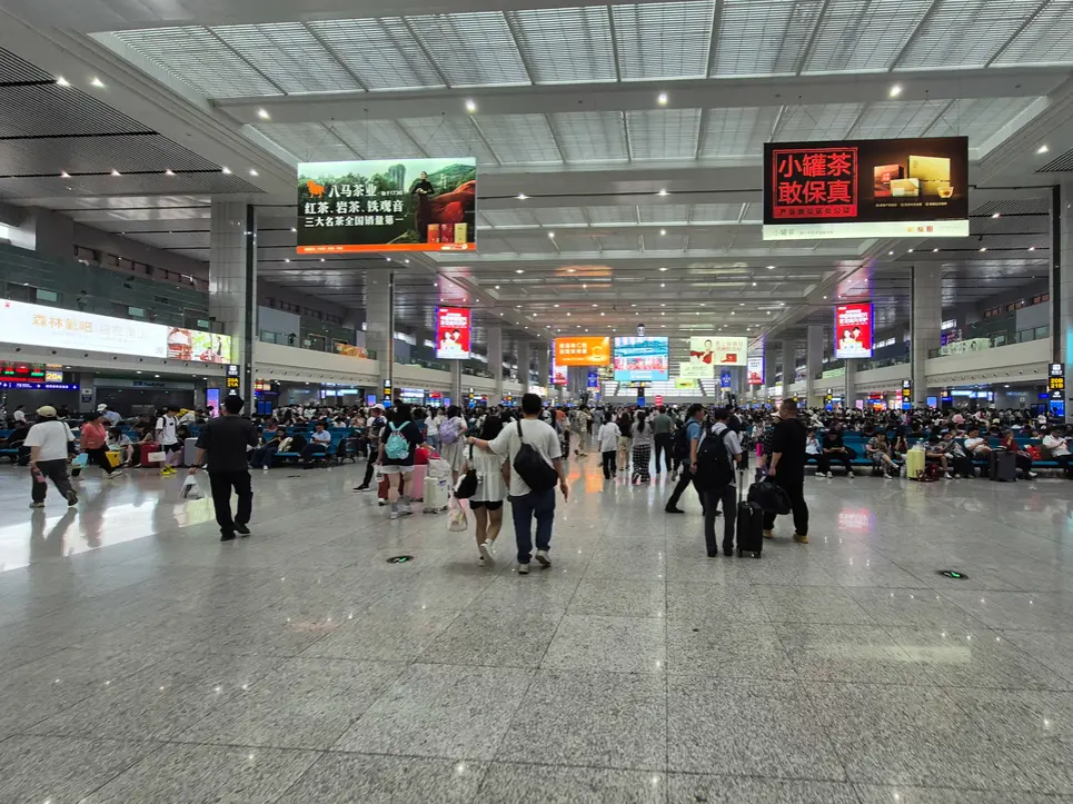 Viajar pela China: 35+ dicas indispensáveis antes da partida 22 Interior de uma estação de comboio na China