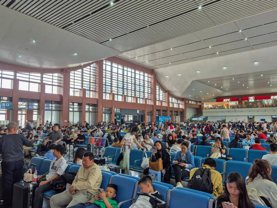 Viajar pela China: 35+ dicas indispensáveis antes da partida 14 Sala de espera numa estação de comboio na China