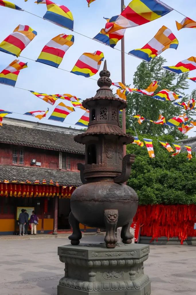 Roteiro de Xangai de 2 dias para quem visita a cidade pela primeira vez (+mapa) 33 Templo Longhua em Xangai
