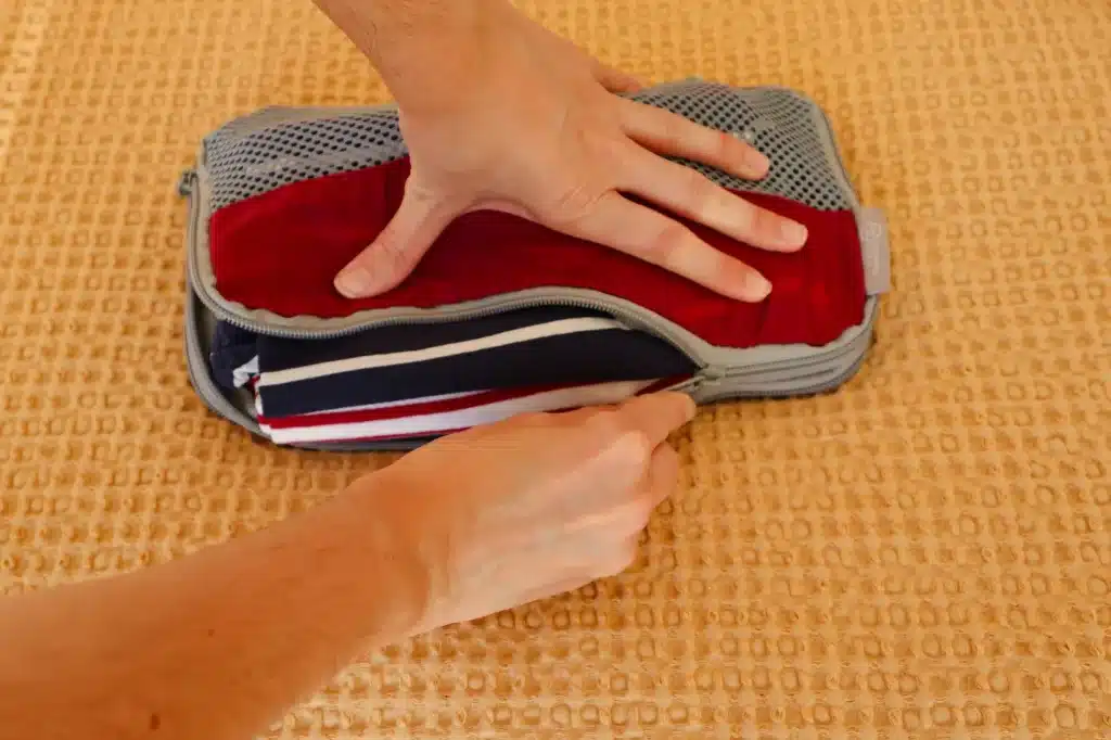 Travel Dude packing cubes review (2026): are they worth buying? (+discount code) 7 travel dude packing cubes closing