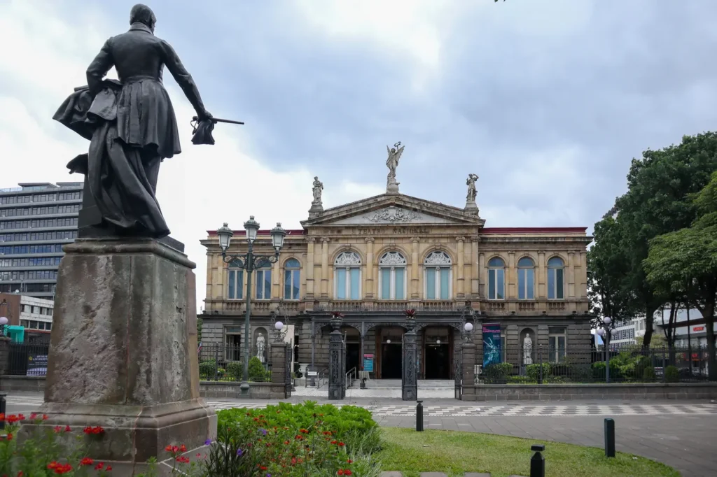 Como passar um dia em San José, Costa Rica (+mapa) 14 How to spend one day in San Jose Costa Rica National Theatre