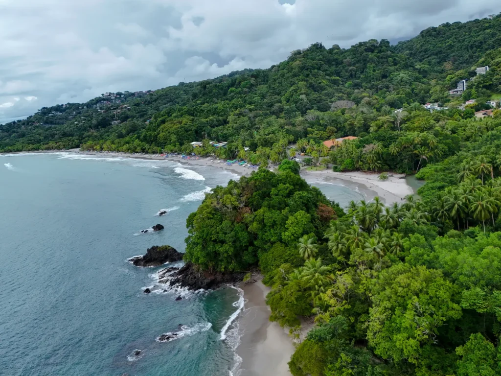 Como passar 2 dias em Manuel Antonio: guia simples e prático 6 Como passar 2 dias em Manuel Antonio Playa Espadilla Norte de cima