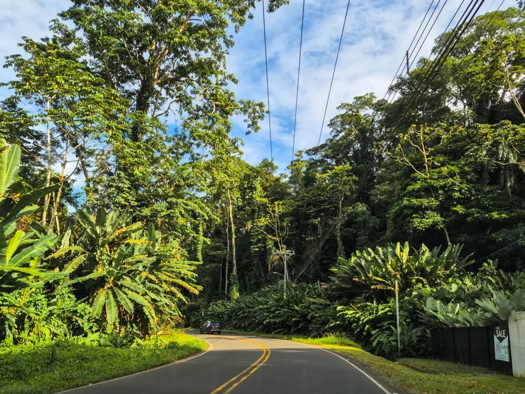 Dicas para alugar carro na Costa Rica: o que gostava de ter sabido 5 Estrada na Costa Rica