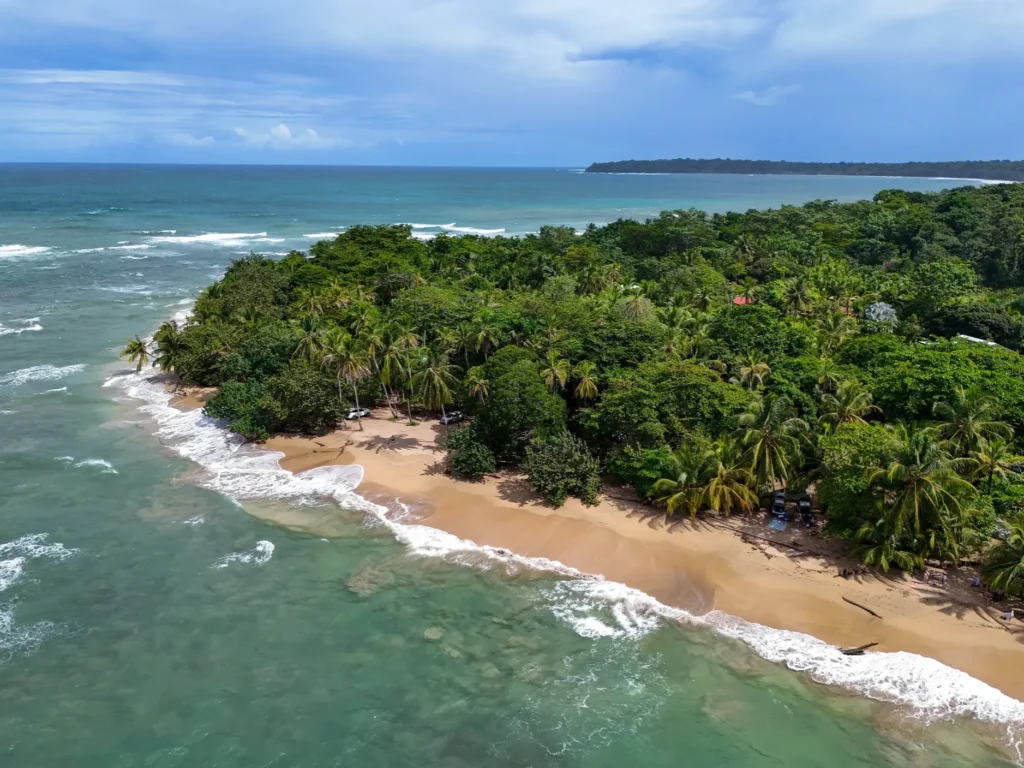 A Costa Rica é segura? A verdade, os riscos e as boas notícias 7 Playa Punta Uva Arrecife em Puerto Viejo