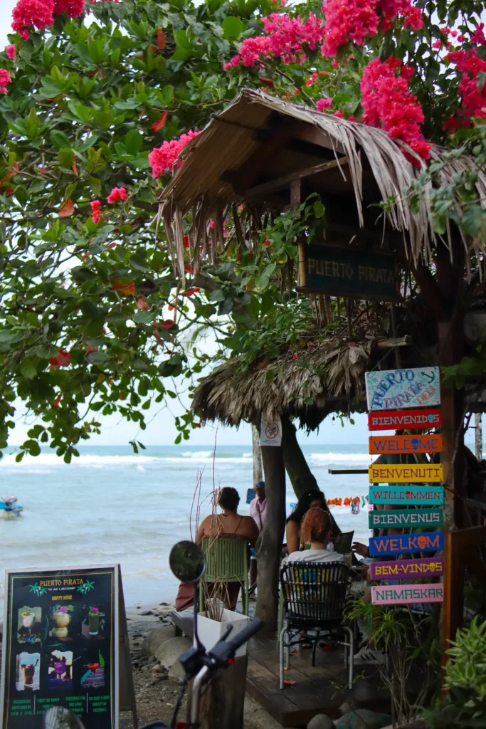 O que fazer em Puerto Viejo: 14 coisas imperdíveis (+mapa) 20 Puerto Pirata Tiki Bar