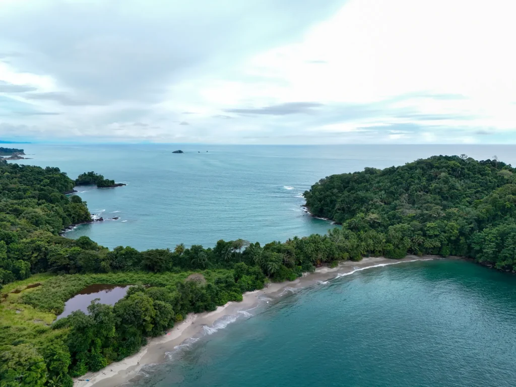 Como passar 2 dias em Manuel Antonio: guia simples e prático 16 Vista aérea do Parque Nacional Manuel Antonio