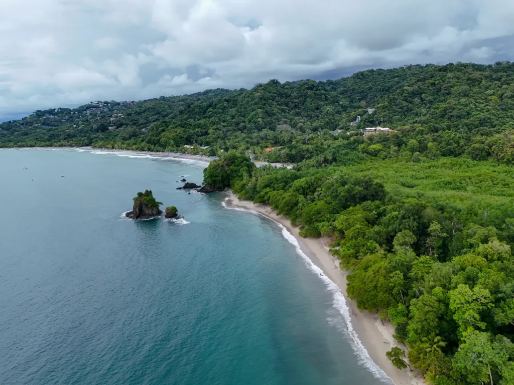 Como passar 2 dias em Manuel Antonio: guia simples e prático 3 Vista aérea do Parque Nacional Manuel Antonio