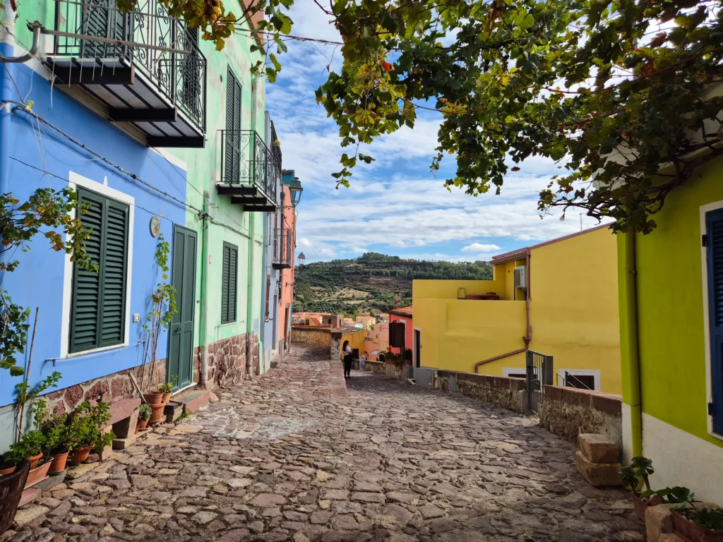 O que fazer em Bosa: 8 coisas a não perder numa viagem à Sardenha 16 O que fazer no centro historico de Bosa