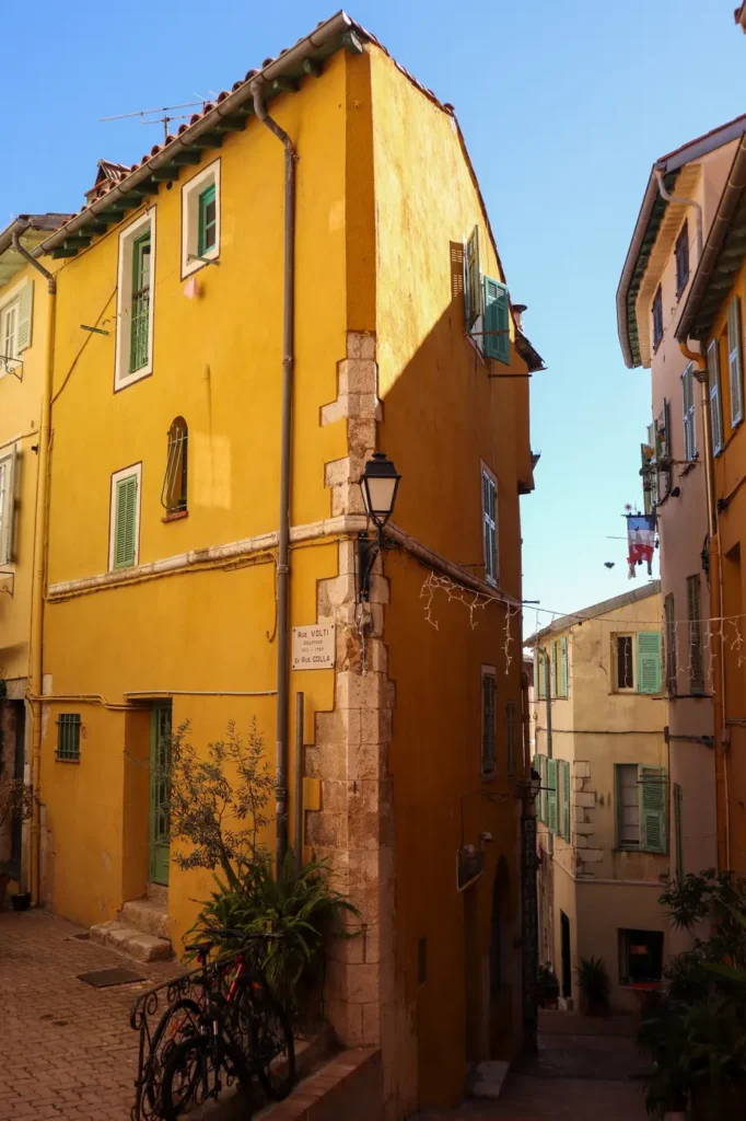 9 amazing things to do in Villefranche-sur-Mer (French Riviera) 26 Old town of Villefranche sur mer 15