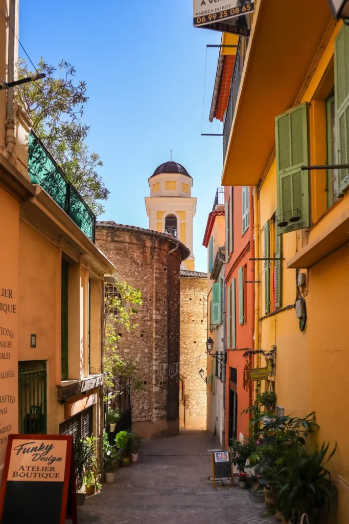 9 amazing things to do in Villefranche-sur-Mer (French Riviera) 2 Old town of Villefranche sur mer 20