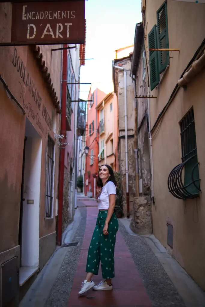 O que fazer em Menton: 9 locais imperdíveis na cidade mais colorida de França (+mapa) 36 Rua em Menton