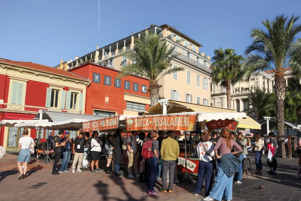 Roteiro de Nice: o que visitar em 2 dias (+ mapa) 15 Roteiro de Nice Marche aux Fleurs Cours Saleya